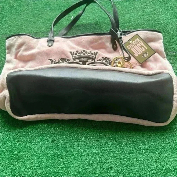 Juicy Couture - Picture 5 of 7